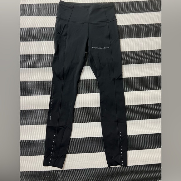lululemon athletica Pants - LULULEMON size 4 black leggings with multiple pockets